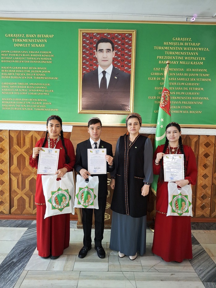 Söwda-kooperatiw mekdebiniň talyplarynyň “Bilim-bagtyň çyragy”atly bilim bäsleşiginde gazanan üstünlikleri